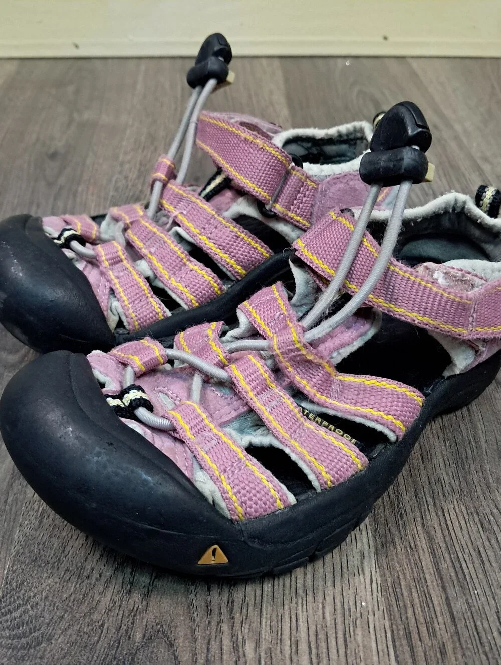Keen Newport H2 Crocus Pink Waterproof Sandals Hiking Youth Girls US 10 EU 28